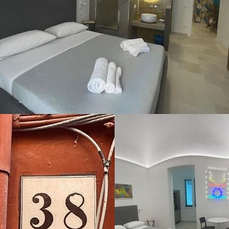 Civico 38 - Le Tre Chiavi Hotel Bari Eksteriør billede